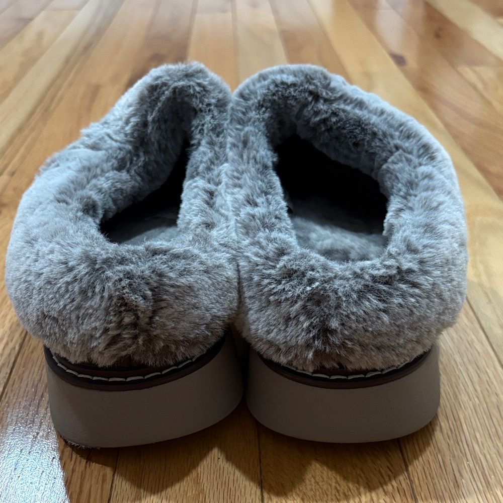 NWOT Bobs For Skechers Chocolate Faux Fur Slippers - Picture 4 of 9